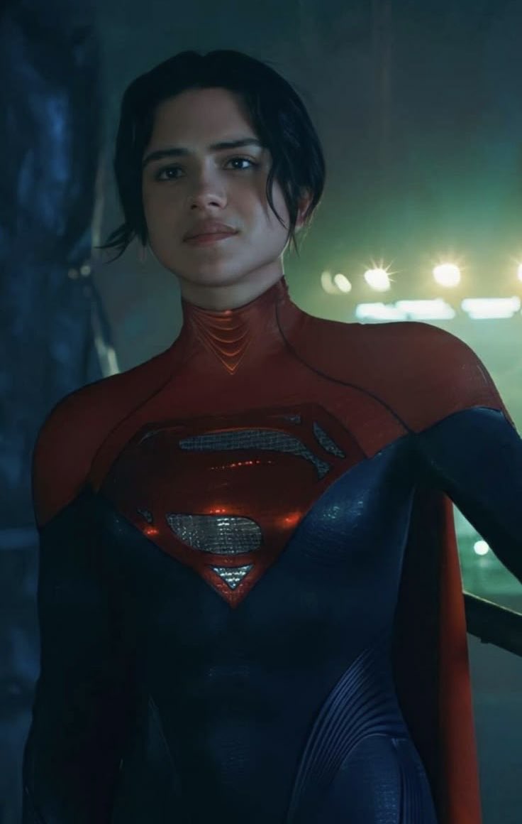 Movie_Knight1's tweet photo. The suit does all the work. Same actress btw.

       In real life.                           In The Flash. https://t.co/iUHjKqpK4Z