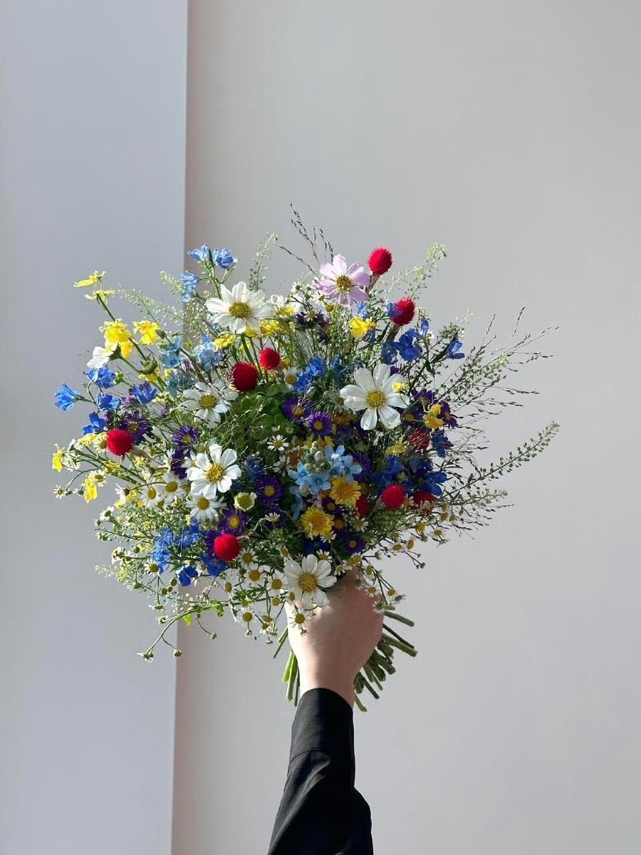 lunecrumbss's tweet photo. pretty flowers bouquets 💐 🌺 https://t.co/XsZwqEuwfN