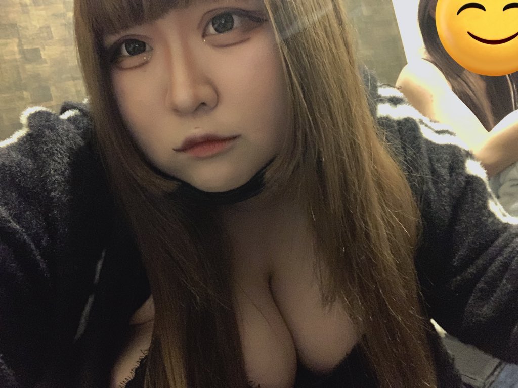 sarada25252525's tweet photo. PCゲームしてる系男と付き合いたい https://t.co/zxBjy2vegy