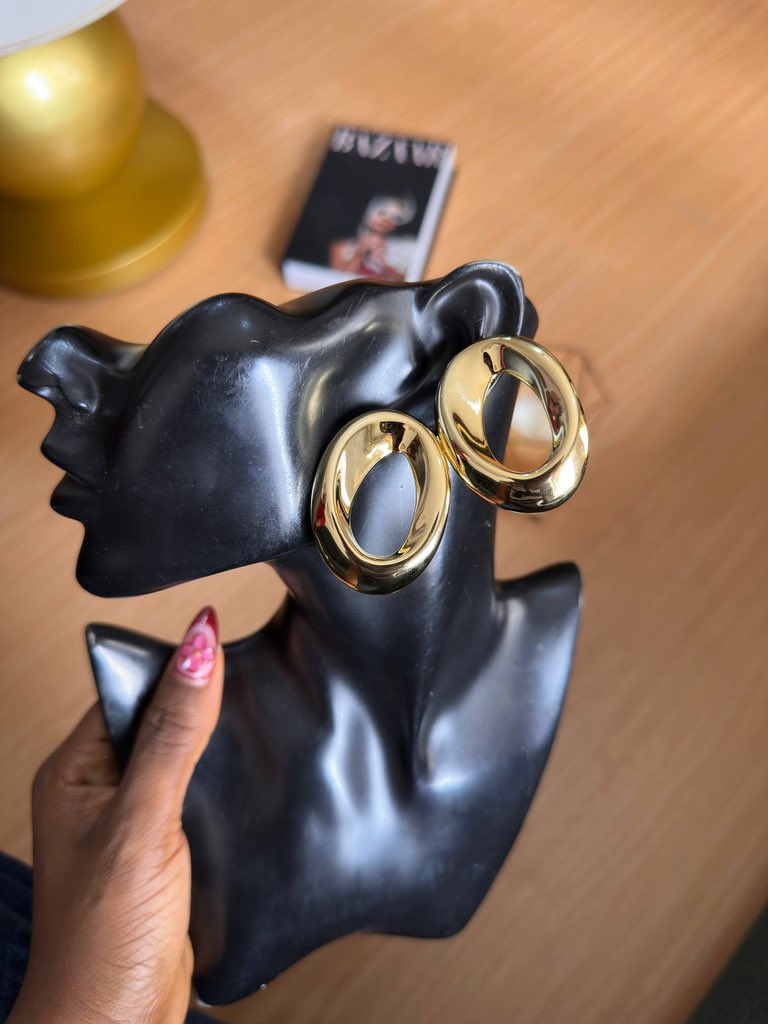 Ninaisfeliz's tweet photo. FF earring 

Top notch quality ( gold plated) 

🏷️10k

📍Lagos https://t.co/sOy5yZyjeg
