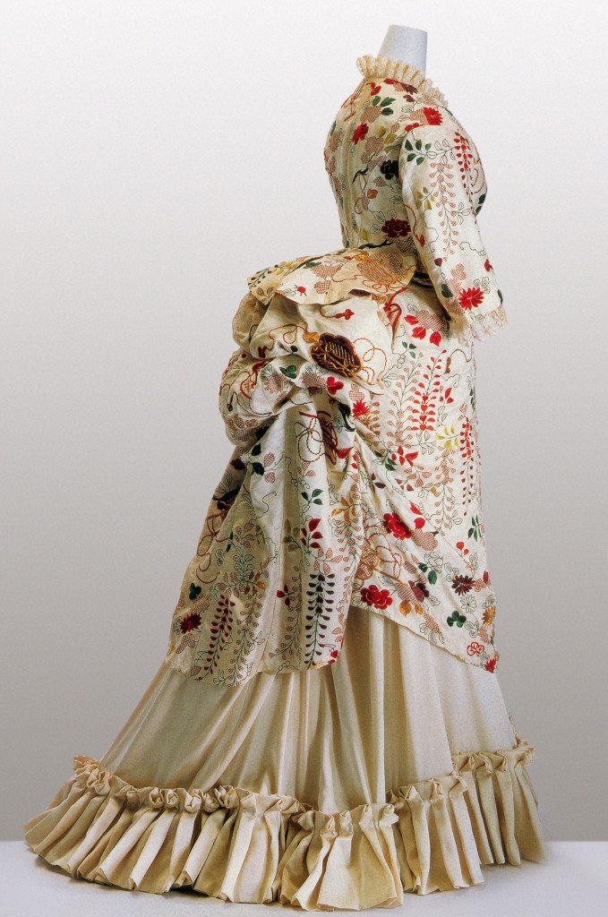 wikivictorian's tweet photo. Day dress, 1870s. Kyoto Costume Institute. https://t.co/ajYEddfFp0