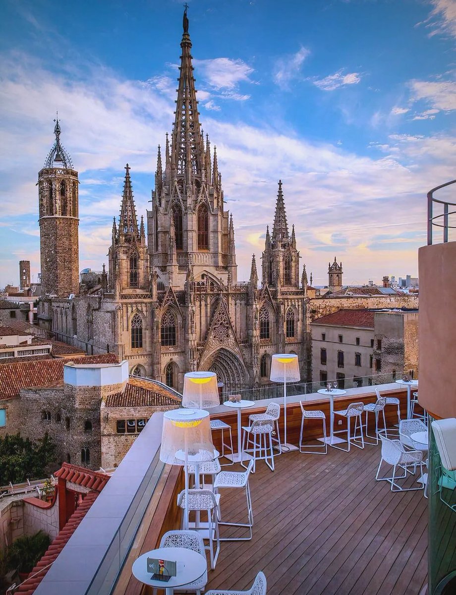 MargaretFatusi's tweet photo. Barcelona al atardecer: café con croissant en la terraza, vistas al puerto y brisa suave. Los pequeos placeres que hacen que viajar sea perfecto!， https://t.co/dOlgmzVcmf