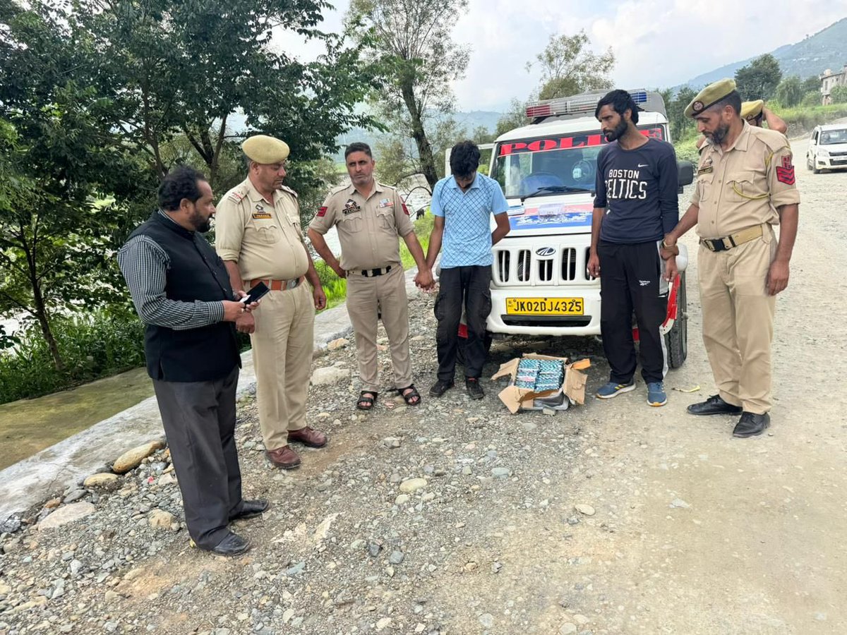RAJOURIPOLICE's tweet photo. RAJOURI POLICE APPREHENDS #DRUG PEDDLERS WITH 2015 #PREGABALIN CAPSULES, 15 #TRAMADOL CAPSULES, 3.47 GRAMS #HEROIN & TRAMADOL INJECTION.
@JmuKmrPolice @ZPHQJammu @digrprange https://t.co/O63p80KRxY