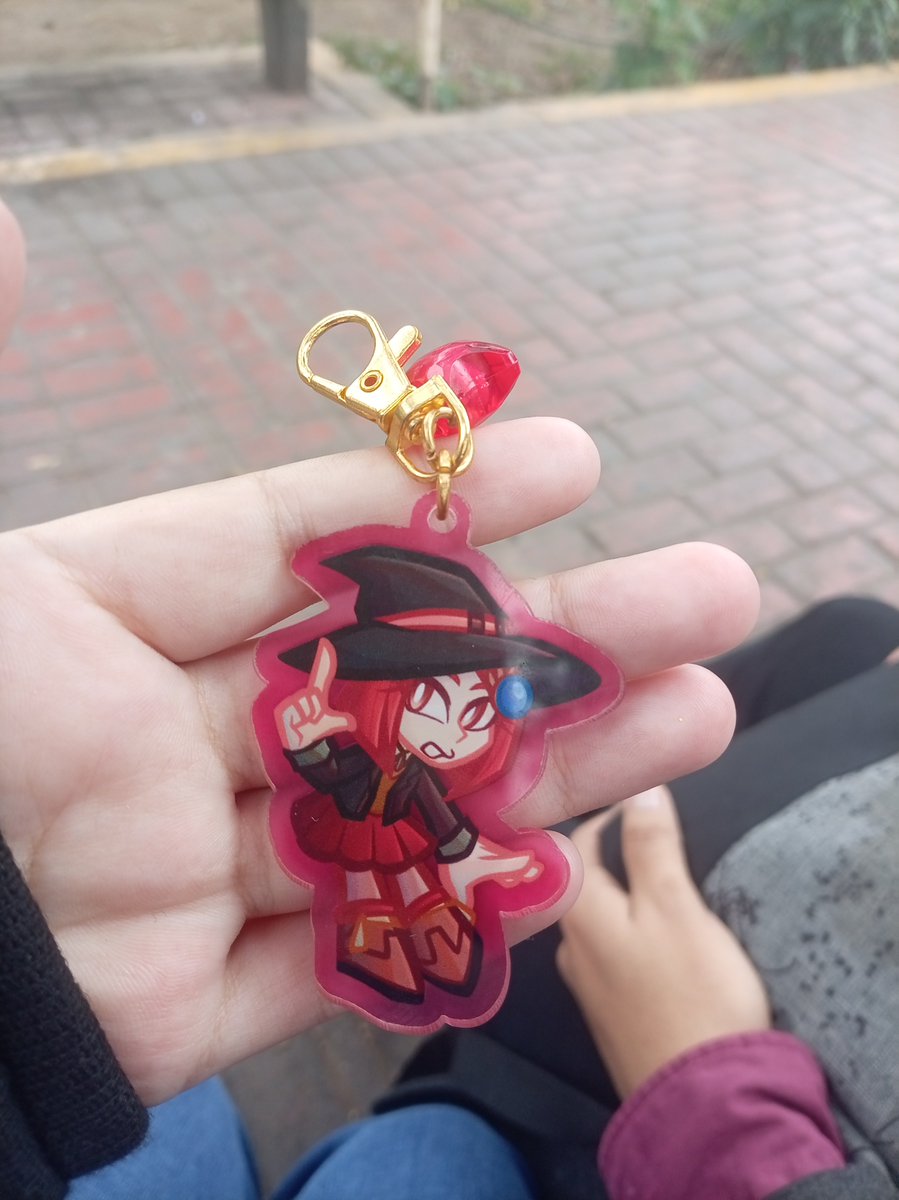 Riipirim's tweet photo. Hermosos regalos que me dio @sunset7v 
Me regaló una himiko 😭😭
Un Ness y una cebolla 😭😭❤️❤️ https://t.co/57zIpNmIZE
