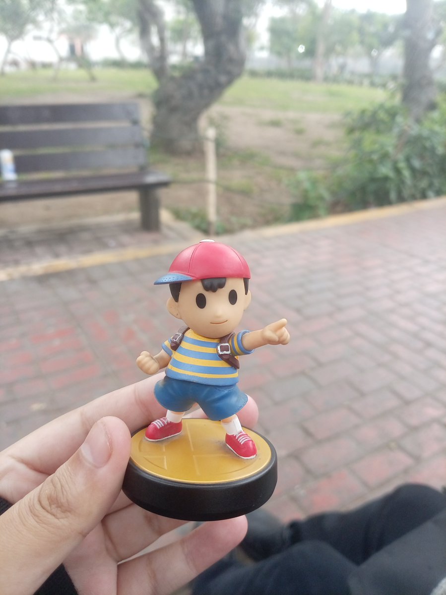 Riipirim's tweet photo. Hermosos regalos que me dio @sunset7v 
Me regaló una himiko 😭😭
Un Ness y una cebolla 😭😭❤️❤️ https://t.co/57zIpNmIZE