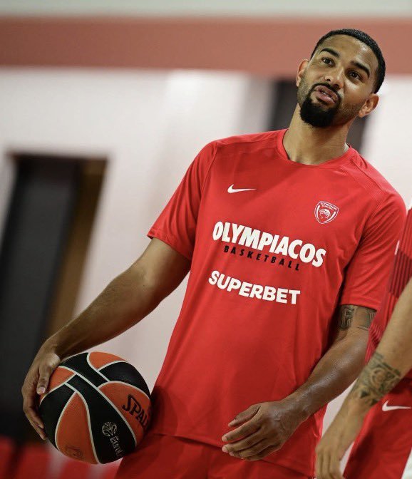 VlaZaxar's tweet photo. Εδώ είναι του Μοντέρο;;;
#OlympiacosBC https://t.co/co8krh9ep6