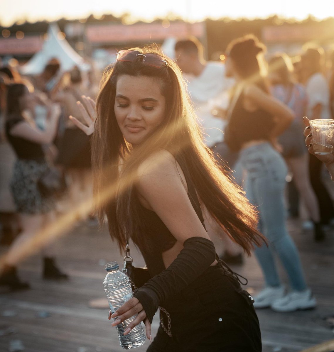 BellVanderjz's tweet photo. Dancing in the sun truly makes me happiest https://t.co/jbQSo8impF