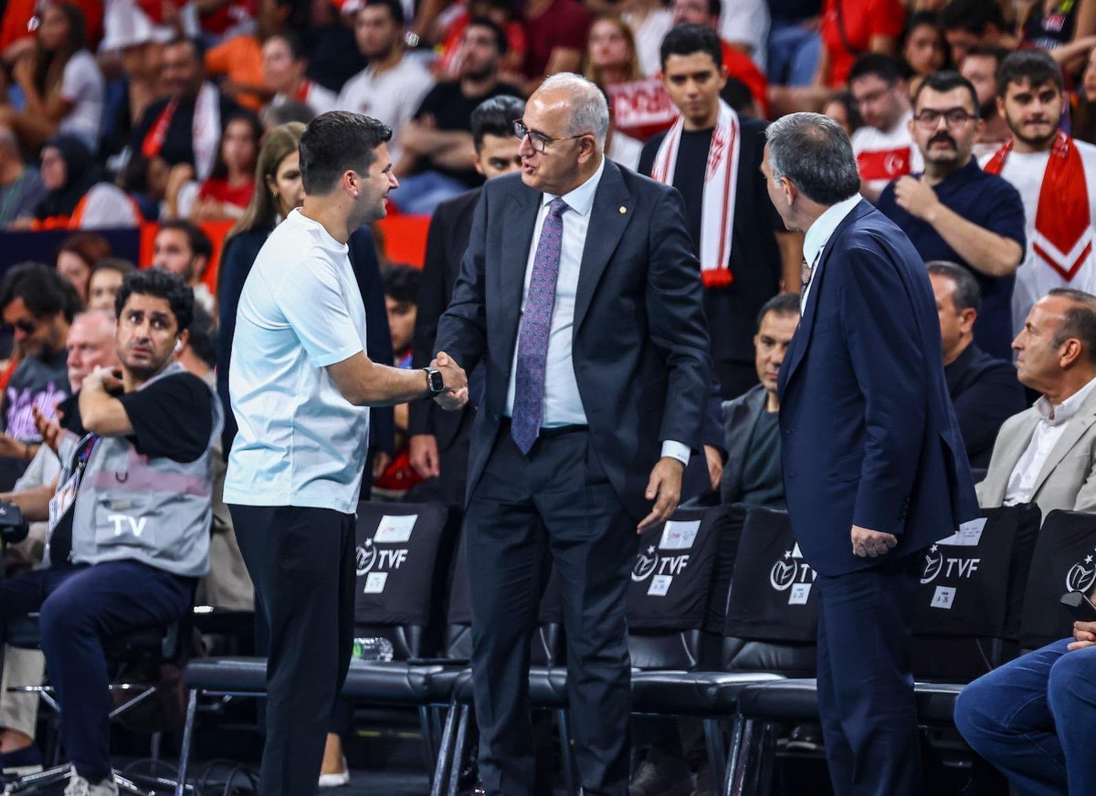 Ulku_Ocaklari's tweet photo. Ülkü Ocakları Genel Başkanımız Sn.Ahmet Yiğit Yıldırım, MHP Genel Başkan Başdanışmanı Sn. Eyüp Yıldız ve Türkiye Voleybol Federasyonu Başkanı Sn. Mehmet Akif Üstündağ ile birlikte Türkiye-Azerbaycan Voleybol müsabakasına katılım sağladı. https://t.co/GBo9kZ4AeY