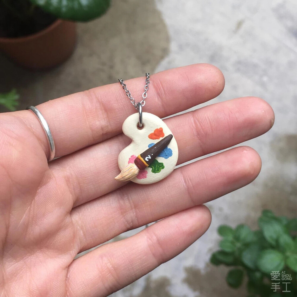 MckenzieBabjsk's tweet photo. Hice un llavero de cerámica con diseos de flores en 10 minutos! Materiales económicos y resultado super lindo para regalar ， https://t.co/FAROtC6Xwx