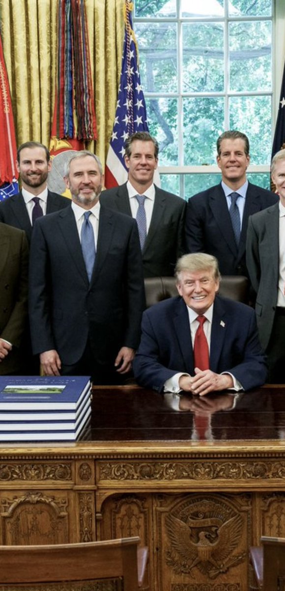 TheCryptoSquire's tweet photo. 🚨🇺🇸💥BOOOOOOOOOOOOMB 💥🇺🇸🚨

Mike Selig just thanked President Trump for bringing America’s top innovation leaders to the White House.

Now look who’s standing right next to Trump…

Brad Garlinghouse, CEO of Ripple. 👀

XRP IN THE HOUSE. 🇺🇸🔥 https://t.co/qVlsCSWAmc