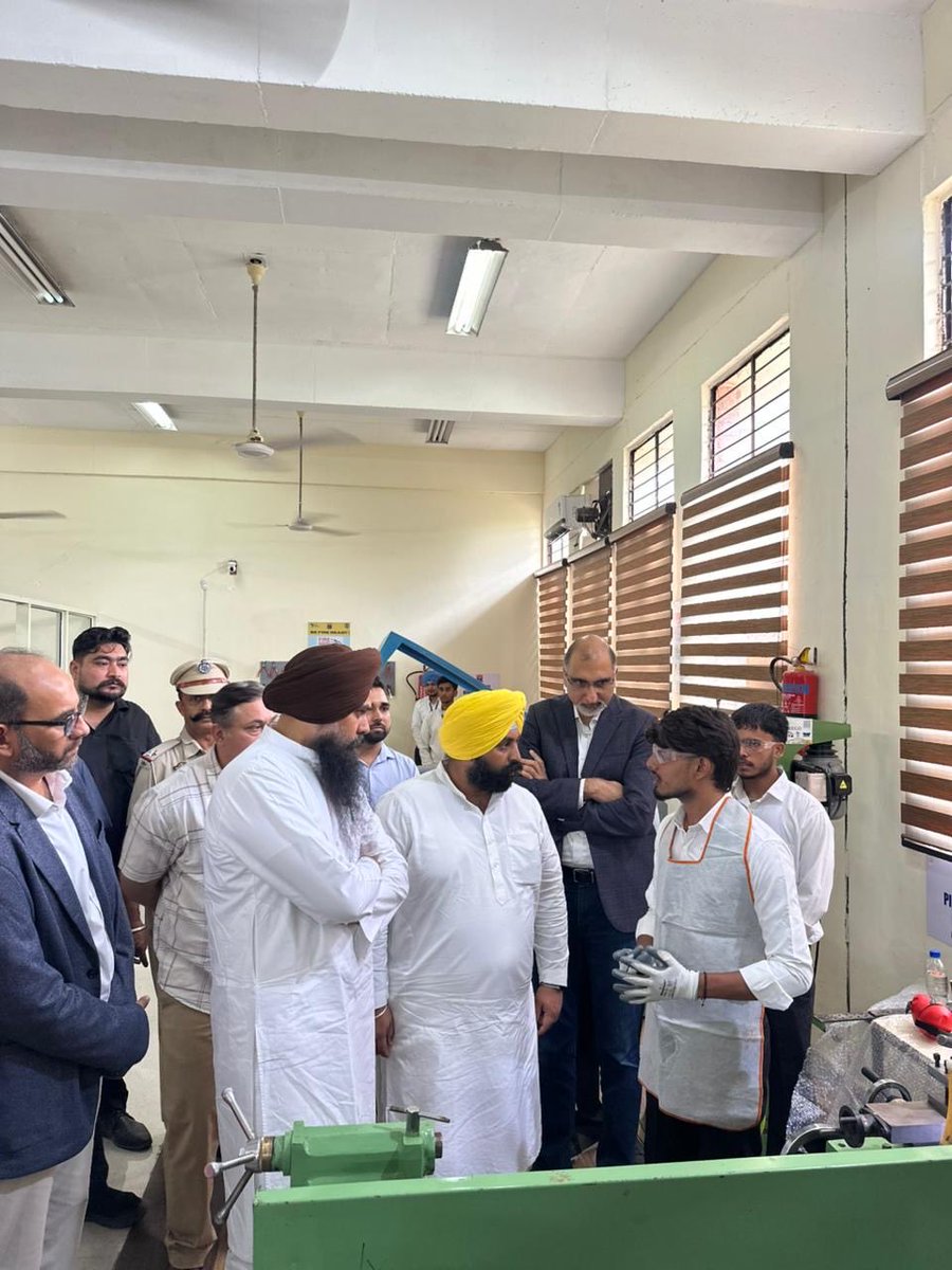 kang_malvinder's tweet photo. Under the visionary leadership of Hon’ble Chief Minister Shri @BhagwantMann Ji, the Punjab Government has taken a decisive step by establishing Innovation Labs across five districts,a clear commitment to equipping our youth with future ready skills and opportunities.
Proud to have been present today at the inauguration of these Innovation Labs at Kharar, in the presence of Hon’ble Education Minister Shri @harjotbains .
These labs are more than just infrastructure. They are a powerful statement of intent ,that every young mind in Punjab deserves access to technology, innovation and a brighter tomorrow.
@AAPPunjab