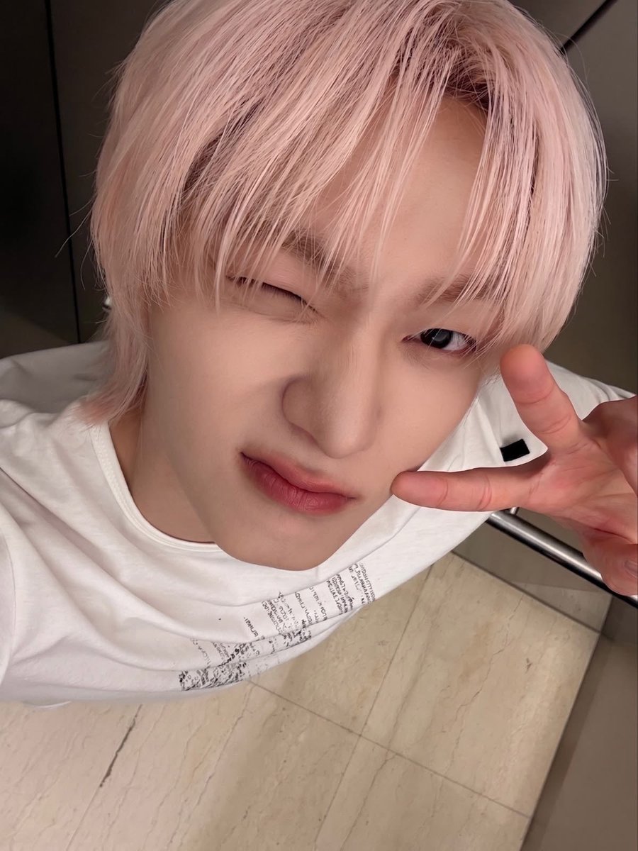 2jrls3's tweet photo. ソンホくん생일 축하해(^з^)-💖

ﾆｺﾆｺ笑顔が大好きだよ😻
ハシピーな1年にしてね♪⭐️ https://t.co/HUKT3yuQnh