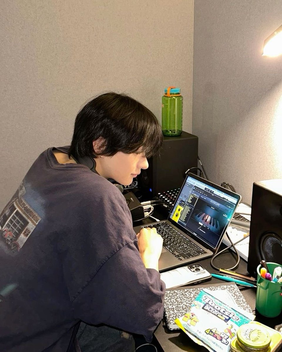 leeantonfan's tweet photo. t's 2023 and people on twitter and pinterest are going crazy over this guy and making him their profile picture https://t.co/PxOKoAw68e