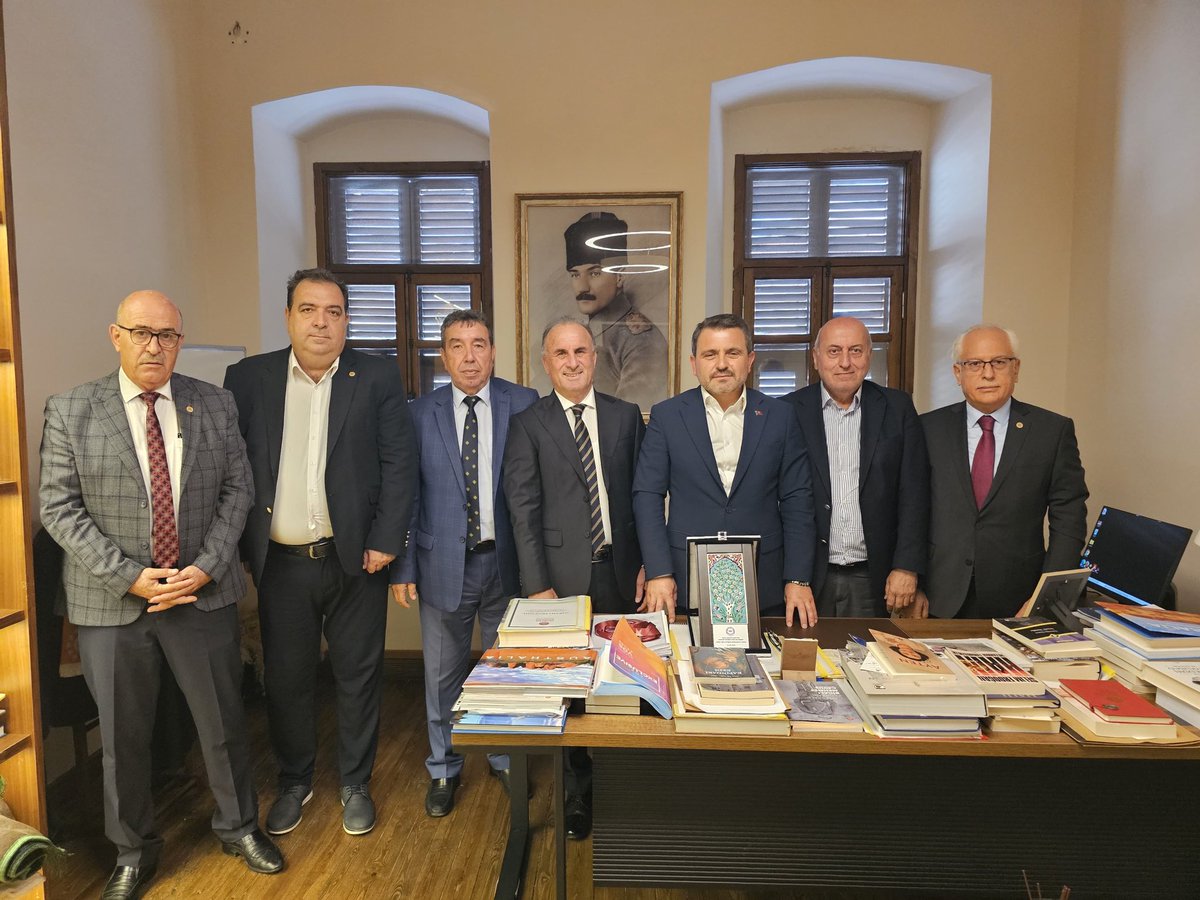 taskk_1980's tweet photo. TASKK @taskk_1980 Genel Başkanı @sneraydin0055 ve beraberindekiler Çanakkale Savaşları Tarihi Alan Başkanı İsmail Kaşdemir’i Tarihi Alan müzesinde ziyaret etti 
@ismailkasdemir @TarihiAlan https://t.co/MQp6ytYsFl