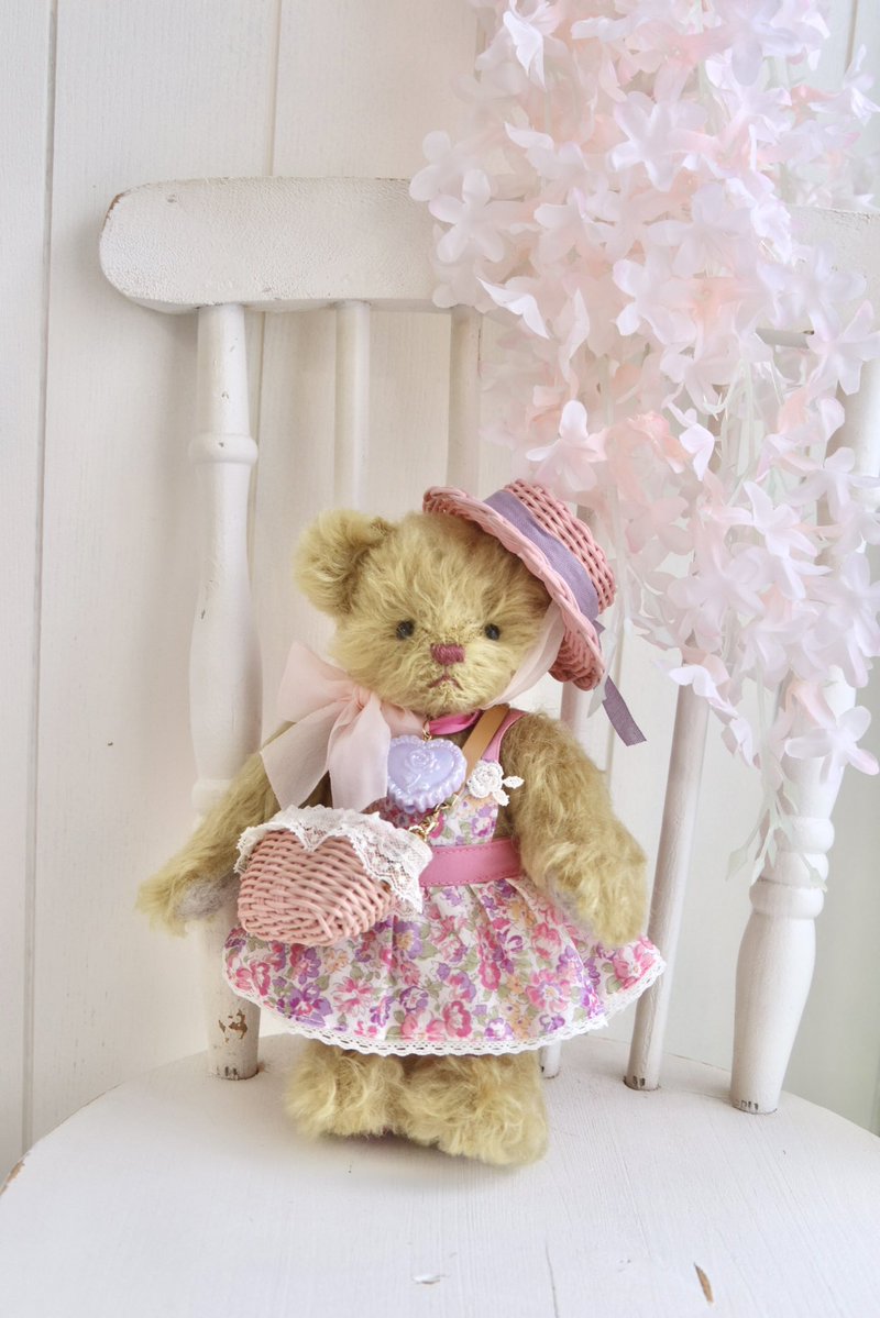 magie_bear's tweet photo. Magie Bearはアイテムを集めると
こんな風にコーディネートを楽しんで頂けます♪
手と頭には磁石が入っているため
コーディネート以外にも手に持って楽しめるようなアイテムもあったりします。
ぜひぜひご自身だけの大切なMagie Bearとの時間を楽しんでみてくださいね♡ https://t.co/ENQbPV5nkx