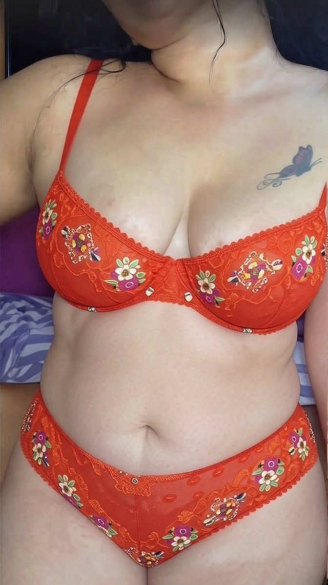 Harshaa110's tweet photo. Sirinaidu ♥️ #sirinaidu #paofc #aunty #hot #fashion #photoshoot #film #actress #kerala #bikini #armpits https://t.co/xwanDUAt7S