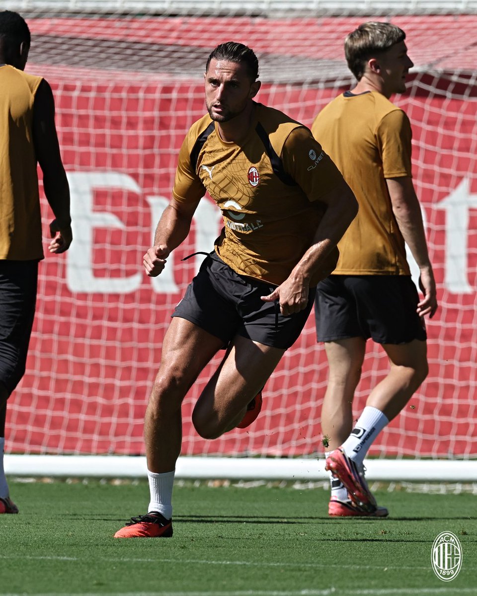 acmilan's tweet photo. Prepping for Juve 👊 https://t.co/OFhwxlahcT