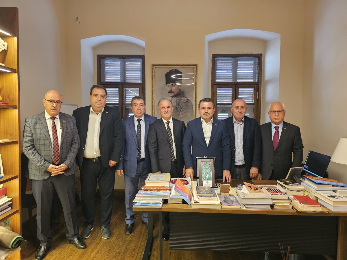 TarihiAlan's tweet photo. Amatör Spor Kulüpleri Konfederasyonu Başkanı Şener Aydın ve beraberindeki heyet, Çanakkale Tarihi Alan Başkanımız İsmail Kaşdemir'i ziyaret etti. https://t.co/KSEDhGMU9P