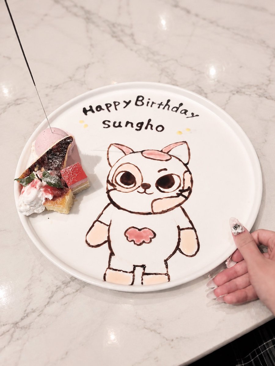 sunghooo_9's tweet photo. 大好きなソンホがこれからも幸せでいられますように🤍🕊️

사랑하는 성호 오빠가 앞으로도 계속 행복했으면 좋겠다.

 #성호의_청춘에_불을지펴줘  
 #HaveYeppifulDay
 #ソンホという猫に出会えた奇跡 https://t.co/YRsXyJTYlw