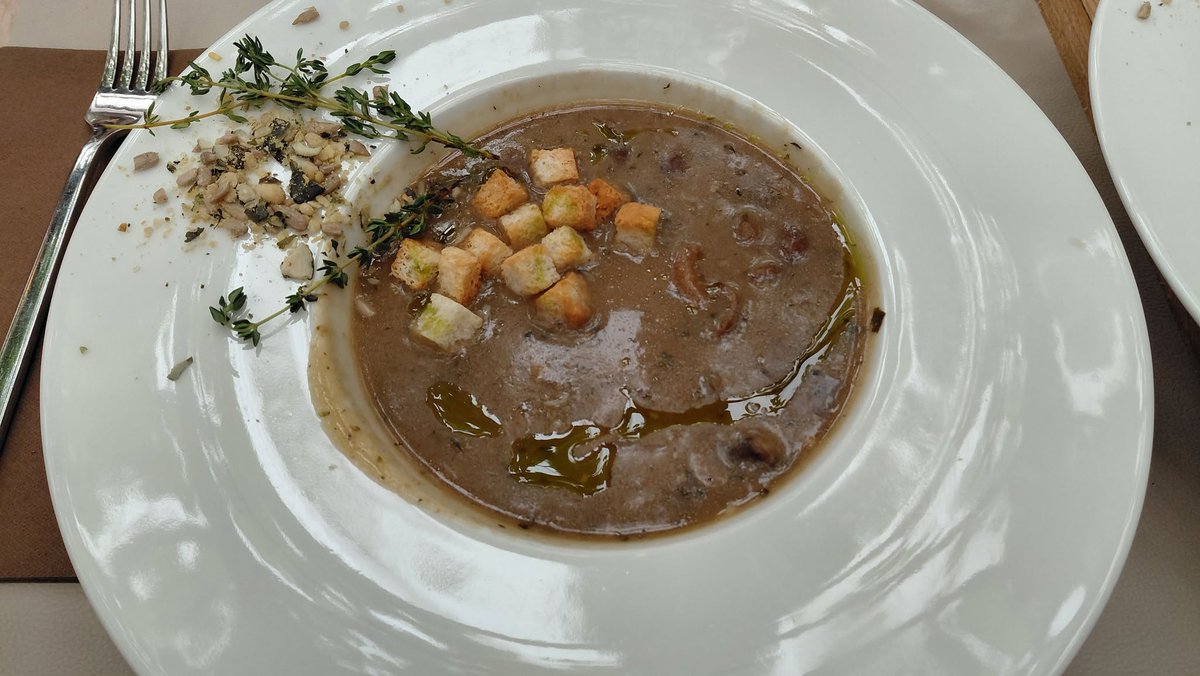EatDestination's tweet photo. #Ljubljana #Slovenia has undergone a culinary transformation, now embracing their culinary heritage. #Soups and sweets, local #wine and strong #brandy
https://t.co/y6DM3Qgdd3
Free excerpt
https://t.co/zUPTv9VTU8 

#slovenianfood #foodie #travel #CulinaryAdventure #lakebled https://t.co/Tlc4uV0ihd