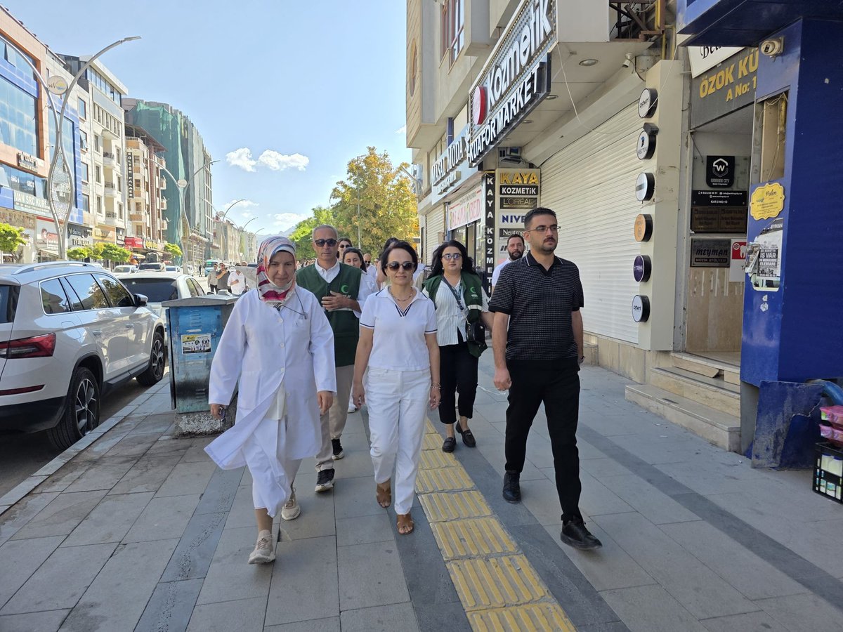 vanilsaglik's tweet photo. Halk sağlığının korunması ve geliştirilmesi, hastalıklar ortaya çıkmadan önce önlenmesi ve erken tanının önemine dikkat çekmek amacıyla 3-9 Eylül Halk Sağlığı Haftası kapsamında, 7 günde 7 farklı temayla farkındalık çalışmaları gerçekleştiriliyor. https://t.co/Sw58uabs8S