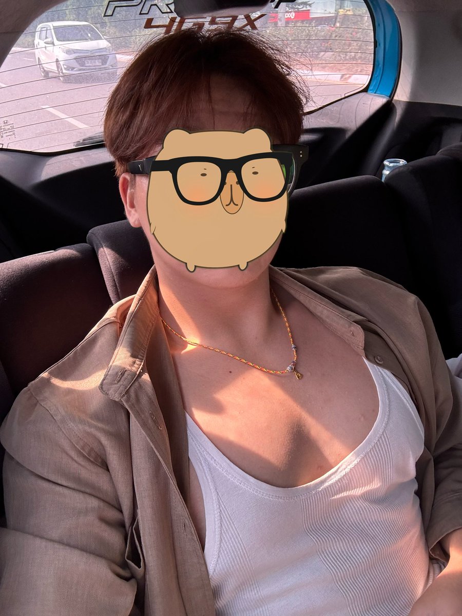 miniceries's tweet photo. [QUEER FRIENDSHIP APPLICATION]
name: dyvon
age: 22
occupation: Graphic Design 
zodiac: Aries
height: 182CM
hobby: walking, cooking, making creative projects, gym, photography 
fun fact: aku SUKA capybara too much https://t.co/PUbmXCNYBt