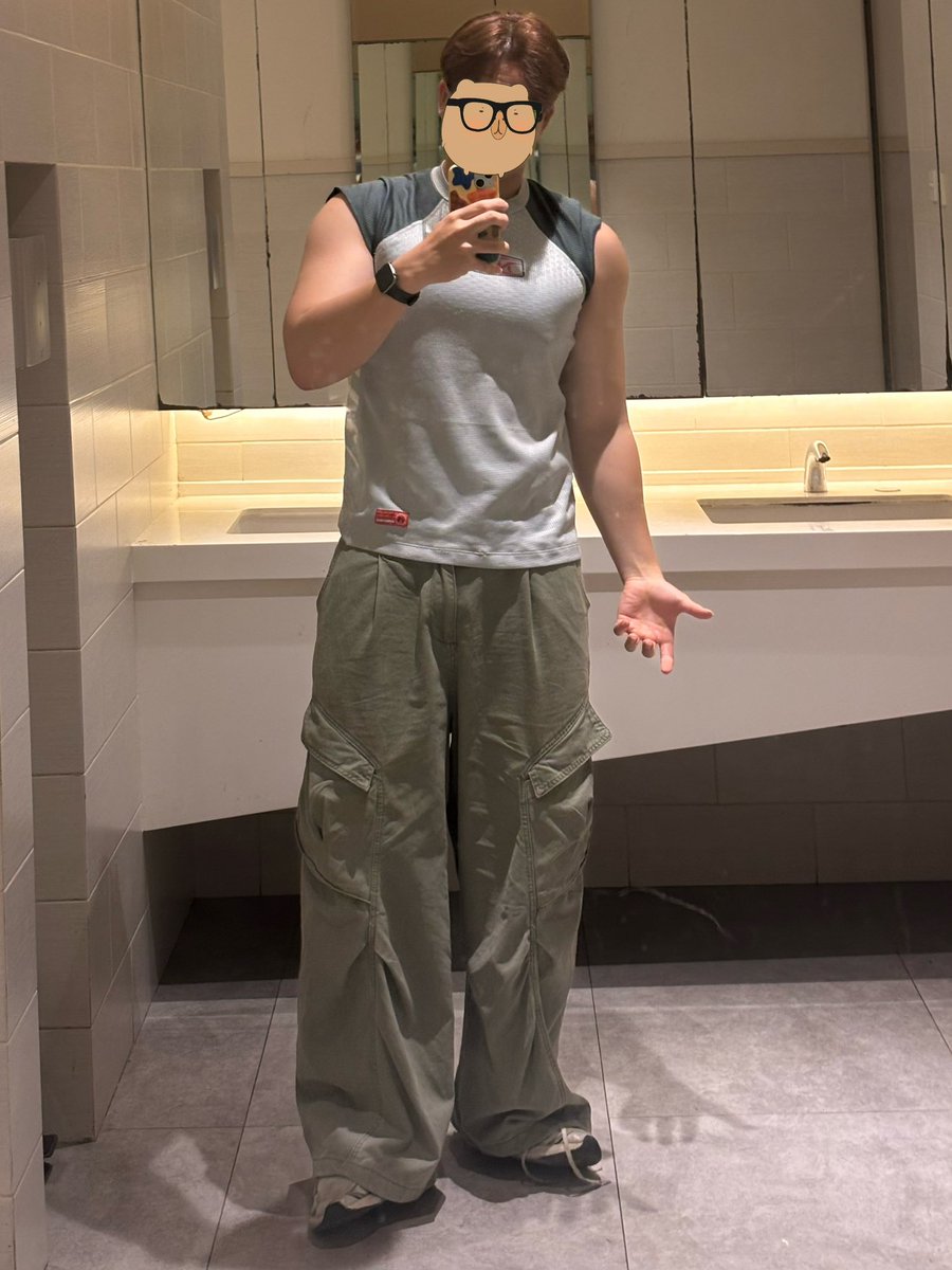 miniceries's tweet photo. [QUEER FRIENDSHIP APPLICATION]
name: dyvon
age: 22
occupation: Graphic Design 
zodiac: Aries
height: 182CM
hobby: walking, cooking, making creative projects, gym, photography 
fun fact: aku SUKA capybara too much https://t.co/PUbmXCNYBt