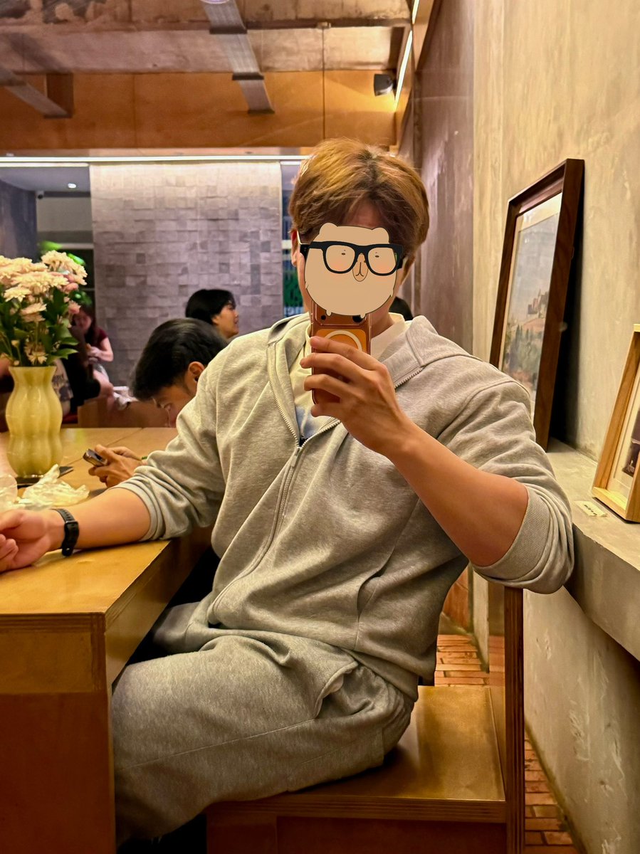 miniceries's tweet photo. [QUEER FRIENDSHIP APPLICATION]
name: dyvon
age: 22
occupation: Graphic Design 
zodiac: Aries
height: 182CM
hobby: walking, cooking, making creative projects, gym, photography 
fun fact: aku SUKA capybara too much https://t.co/PUbmXCNYBt