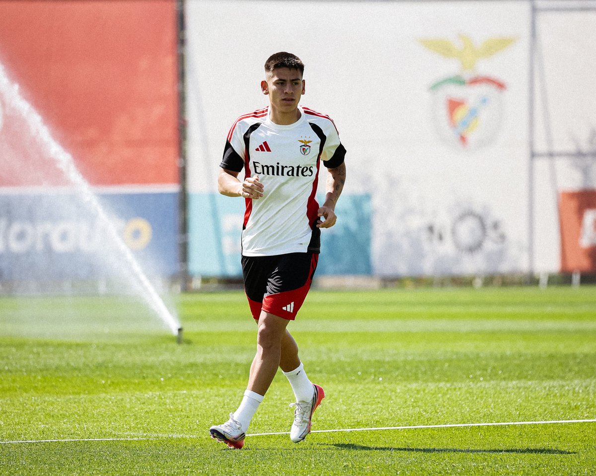 SLBenfica's tweet photo. Chegar e treinar! 🏋️‍♂️⛳️ https://t.co/qYRXKo6JWC