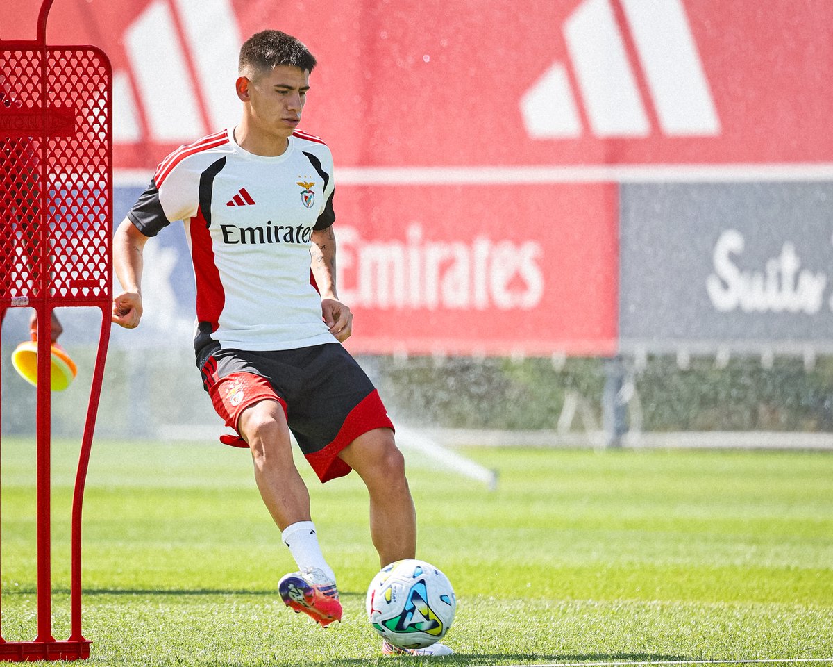 SLBenfica's tweet photo. Chegar e treinar! 🏋️‍♂️⛳️ https://t.co/qYRXKo6JWC