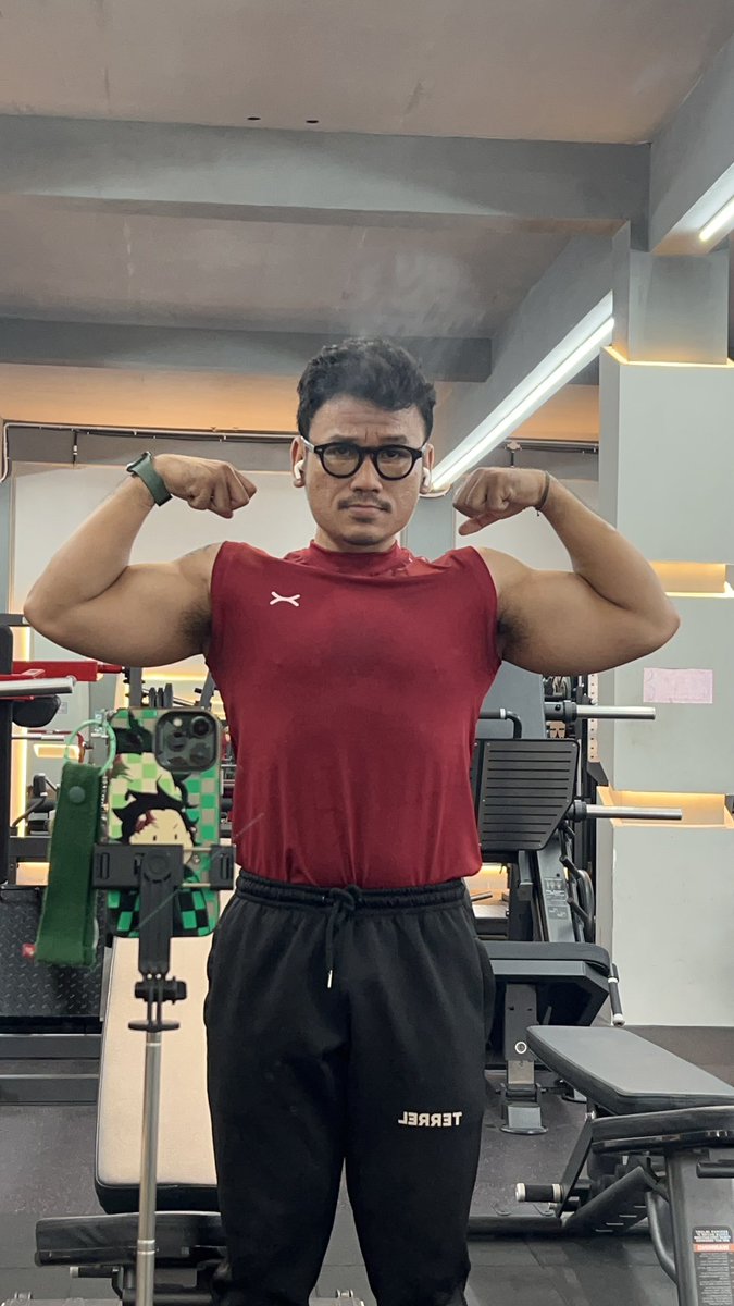 yourfakebo55's tweet photo. 👀👀👀 https://t.co/aeuJSJs9pI