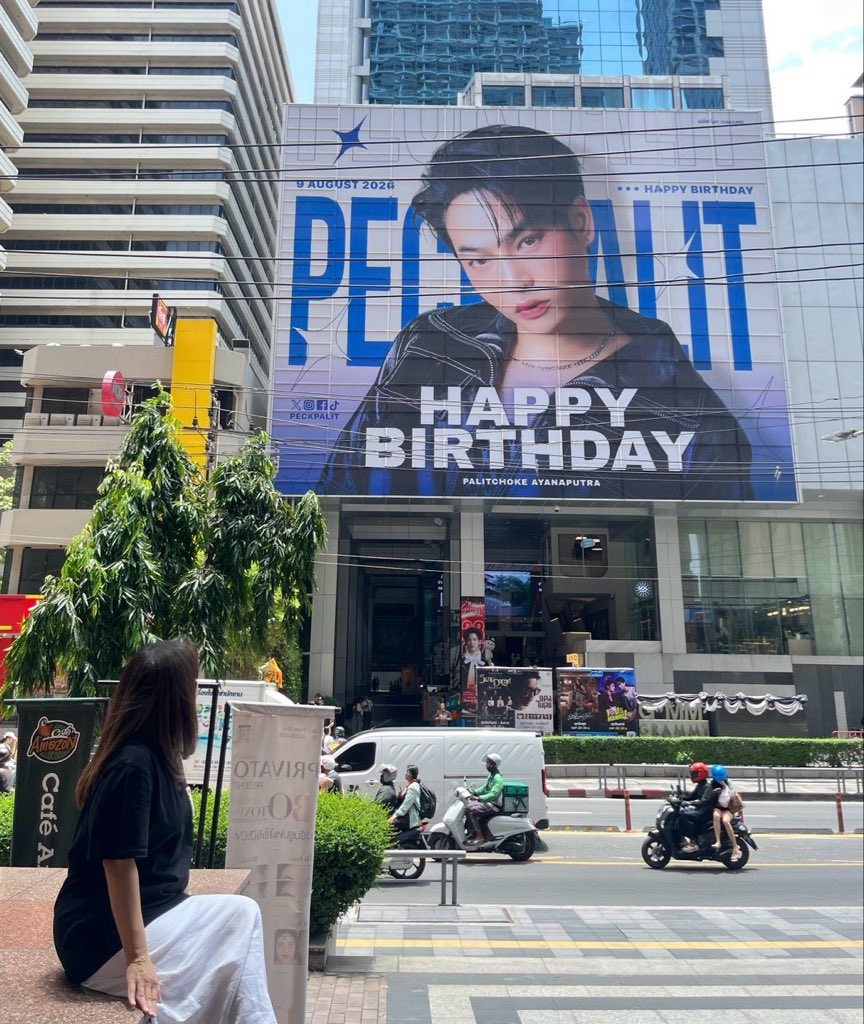 jaruvana's tweet photo. มาช้าแต่มานะ ถ้าแดดไม่ร้อน น่าจะนั่งดูได้นานอยู่ 
ลูกหล่อมากจิงๆ 🤍
#HAPPYPALITDAY206
#เป๊กผลิตโชค
#PeckPalitchoke https://t.co/h8Bn9ZWoUW