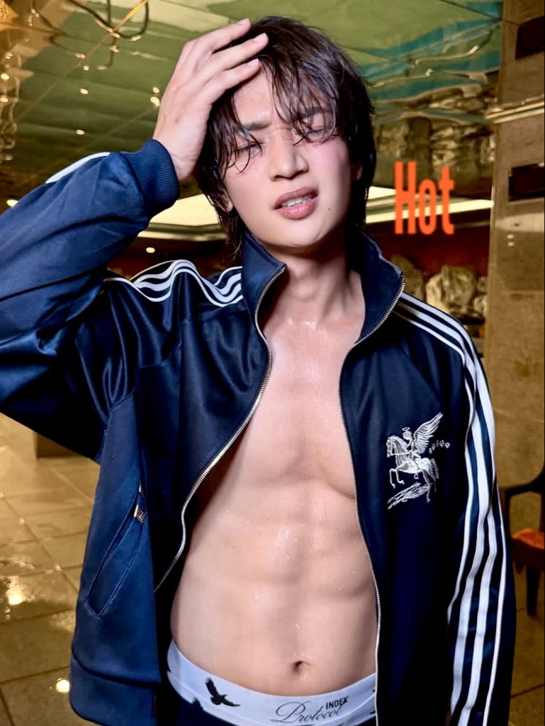 suhojinyoung's tweet photo. choi minho you are insane for this… https://t.co/Ec6GRWvjZ2