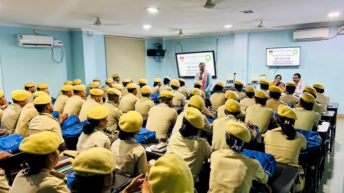 csbmot's tweet photo. The Member Secretary, Central Silk Board, visited the Assam Forest School, Guwahati, and interacted with the forester trainees. He addressed key aspects of Joint Forest Management, conservation of rare, endangered and threatened (RET) species, and valuation of ecosystem services, highlighting the importance of sustainable forest management and community participation in conservation efforts.

#CentralSilkBoard #AssamForestSchool #ForestryTraining #RETConservation #JointForestManagement

@TexMinIndia @girirajsinghbjp @PmargheritaBJP @IfsSivakumar