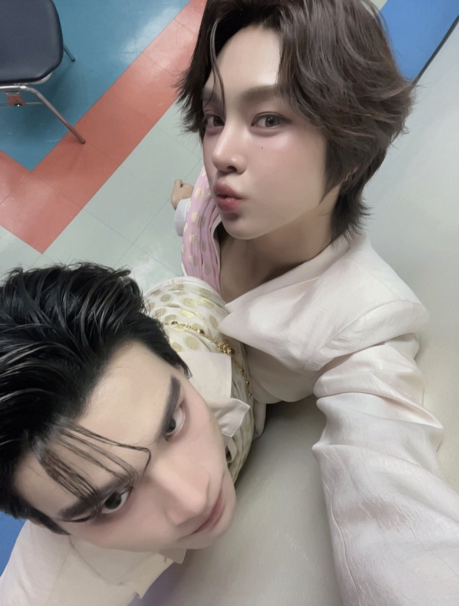 ottoottoo_'s tweet photo. ขอบคุณที่มาหากันนะค้าบบบ กลับบ้านปลอดภัยน้าาา ระวังป่วยด้วยล่าาา ฝนตกกก☔️♥️

NORTHOTTO WITH COLORS OF THAI
#ColorsOfThaiThaixLKNO https://t.co/1CLiq6n81g
