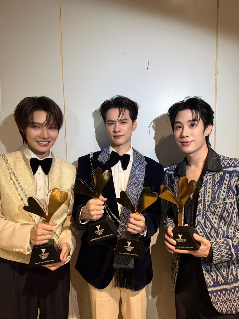 Chamook1919's tweet photo. เก่งมากอ้วม🏆🥺

#YentertainAwards2026xDMD https://t.co/lTzhXg6xOp