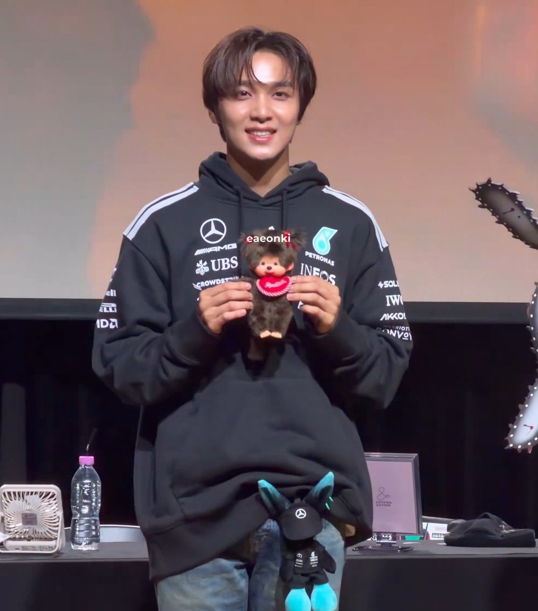 congaxtion's tweet photo. MY TWO WORLDS COLLIDING YO https://t.co/PijYH6yxYm