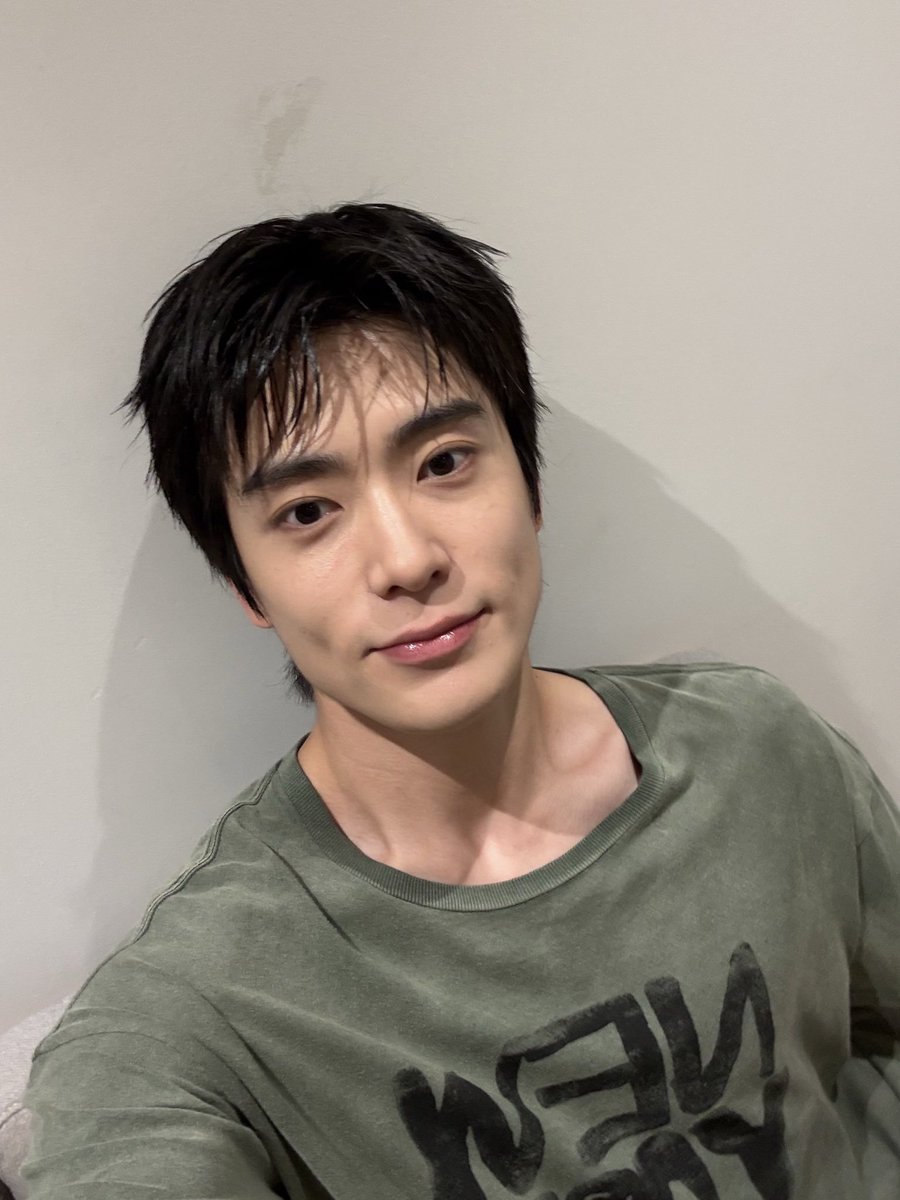 uriyunoyomi's tweet photo. jaehyun consistent selcas https://t.co/s7oSKbSudm