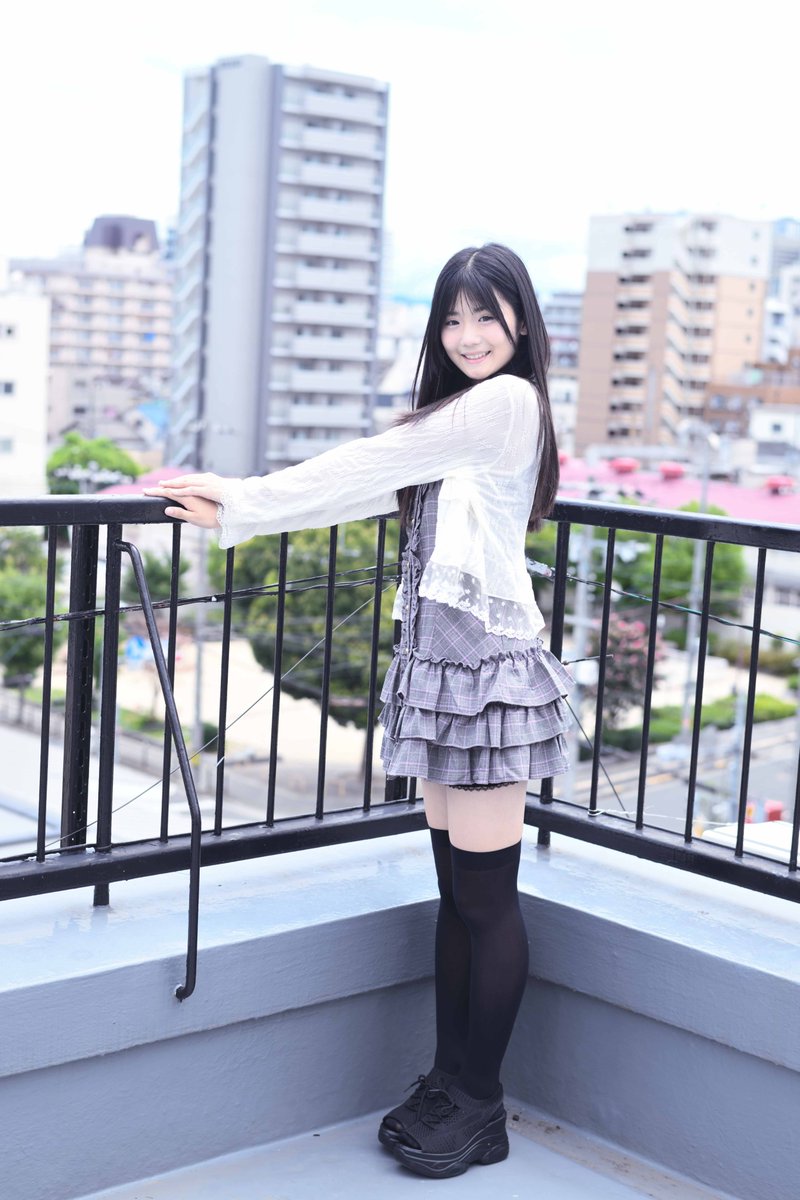 nacchishika's tweet photo. しおりん　　＃大阪モデル撮影会 ＃ポートレート @SHIORIakb8 https://t.co/OLgweW4skv