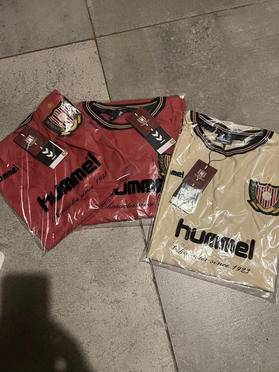 meteora_hxc's tweet photo. Genteee, estoy vendiendo pilcha original de clubes del ascenso. Tengo demasiadas cosas de varios clubes y en diversos talles!

Cómo siempre un RT ayuda un montón ☝🏻 https://t.co/94TYBUcx5h