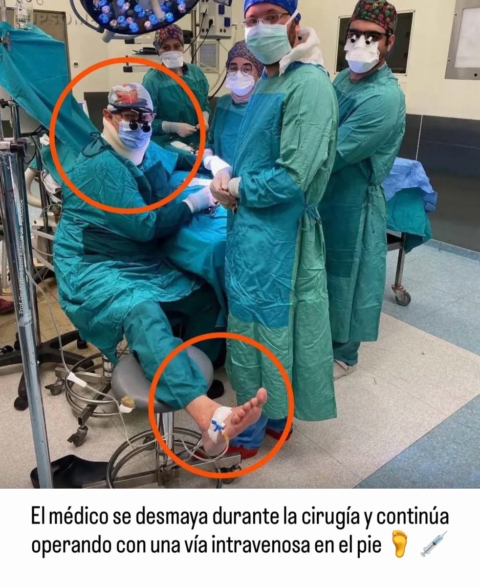 bayrakmedya's tweet photo. Prof. Dr. Oğuz Basut, 20 yaşında bir genç kızın tükürük bezi tümörü ameliyatına girdi.

Ameliyattan bir gün önce besin zehirlenmesi geçiren Prof. Dr. Oğuz Basut, ameliyata girdikten yarım saat sonra kötü hissetmeye başladı.

Durmak yerine, hastasını bırakmadan ameliyata devam edebilmesi için meslektaşlarından sağ ayağına bir damar yolu bağlamalarını istedi.

Ameliyat çok kritikti. Çünkü tümör kritik bir yüz sinirinin yakınındaydı, bu yüzden doktor rahatsızlığına rağmen devam etmeye karar verdi. 

Başarılı geçen ameliyat sonrası Prof. Dr. Oğuz Basut, şunları söyledi:

"Çarşamba günü besin zehirlenmesi geçirdim ve aşırı derecede sıvı kaybettim. 

Tansiyonum düştü ve bunun üzerine de kendime serum taktırdım aynı günün akşamına da toparladım.

Perşembe günü sabahtan planlı programlı ameliyatlarımız vardı. 

Sabah kendimi iyi hissettiğim için de ameliyata başladım. Ameliyat genç bir kızın tükürük bezi tümörü ameliyatıydı. 

Aşağı yukarı iki buçuk üç saat sürecek bir ameliyattı. 

Ama ameliyata başladıktan bir yarım saat kadar sonra, soğuk soğuk terlemeye başladım ve bu şekilde ameliyata devam edemeyeceğimi fark ettim. 

Aklıma o anda ayağımdan bir serum taktırmak geldi ve içerideki arkadaşlara söyledim serumu taktılar. 

Beş dakika sonra tansiyonum biraz daha normale çıkmaya başladı. Emin olun benim yerimde hangi hekim olsa aynı şeyi yapardı."