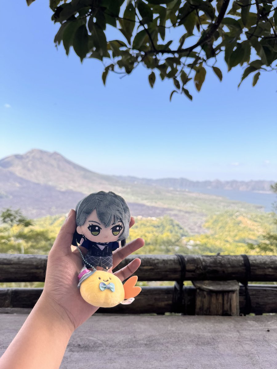 256_100's tweet photo. 月村さんと「解放されしエビフライ」と景色 https://t.co/RgHpDEtbqd
