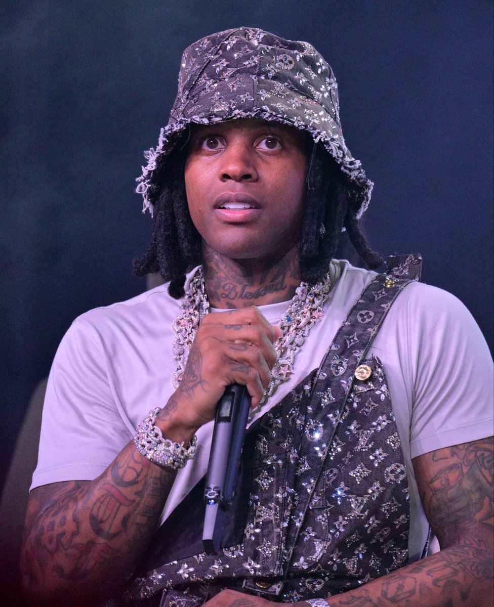 HotNewHipHop's tweet photo. Federal prosecutors recently argued that Lil Durk attempted to flee the United States by allegedly booking flights to Italy, Switzerland, and Dubai before his 2024 arrest in Fort Lauderdale.

FBI Special Agent Cody Burke took the stand in Durk's federal trial yesterday and explained how authorities were able to follow a paper trail that allegedly outlined Durk's escape plan.

(Via Complex)