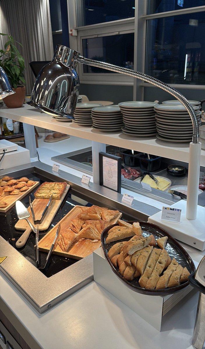 hichembkhh's tweet photo. Ultra c tellement mon meilleur investissement 60 bal par mois mais ta full abonnement gratuit, si tu voyages bcp ta accès au lounge bouffe a volonté, e sim a l’étranger , les garanties d’achat https://t.co/n3DJ56bzqc