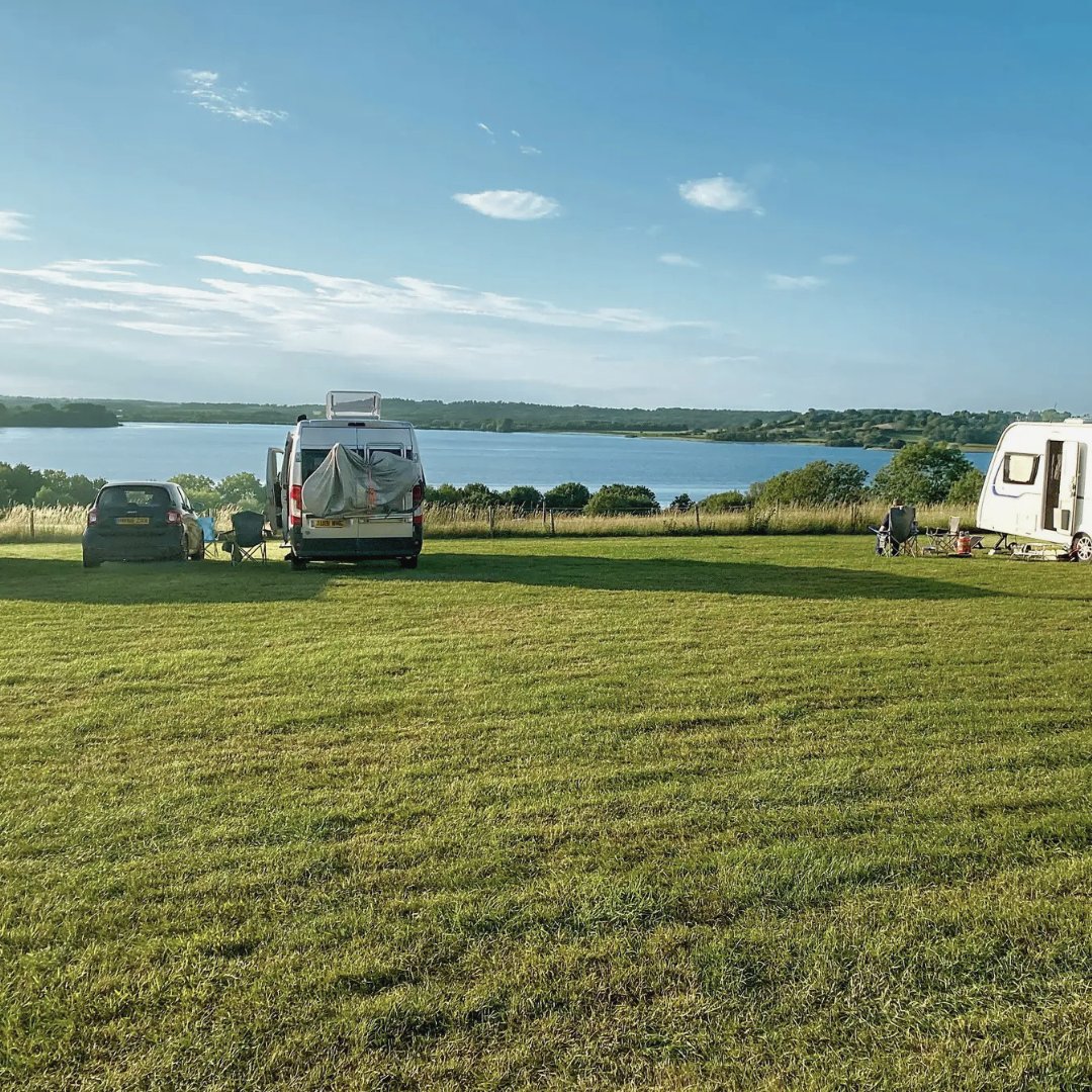 pitchup's tweet photo. 112 acres, a 22-mile lakeside route, and Rutland Water right outside camp. 🌊
Lyndon Top is a peaceful base for cycling, fishing, birdwatching and watersports... or doing very little at all.
https://t.co/O7W51Uus1t https://t.co/ttb9988XqC