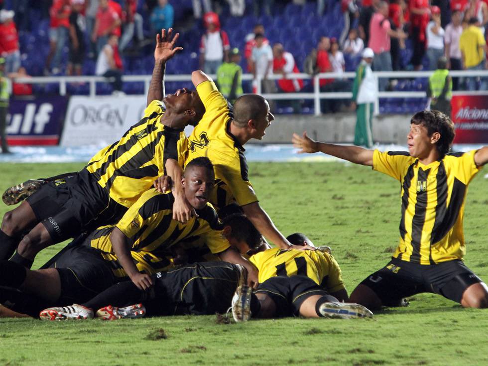 Ellucero's tweet photo. Vamos a volver 💛🖤 y quienes nos robaron lo que por derecho nos pertenece, pagarán por lo que hicieron.

Alianza Petrolera de Barrancabermeja para toda la vida. https://t.co/TFzXpJCums