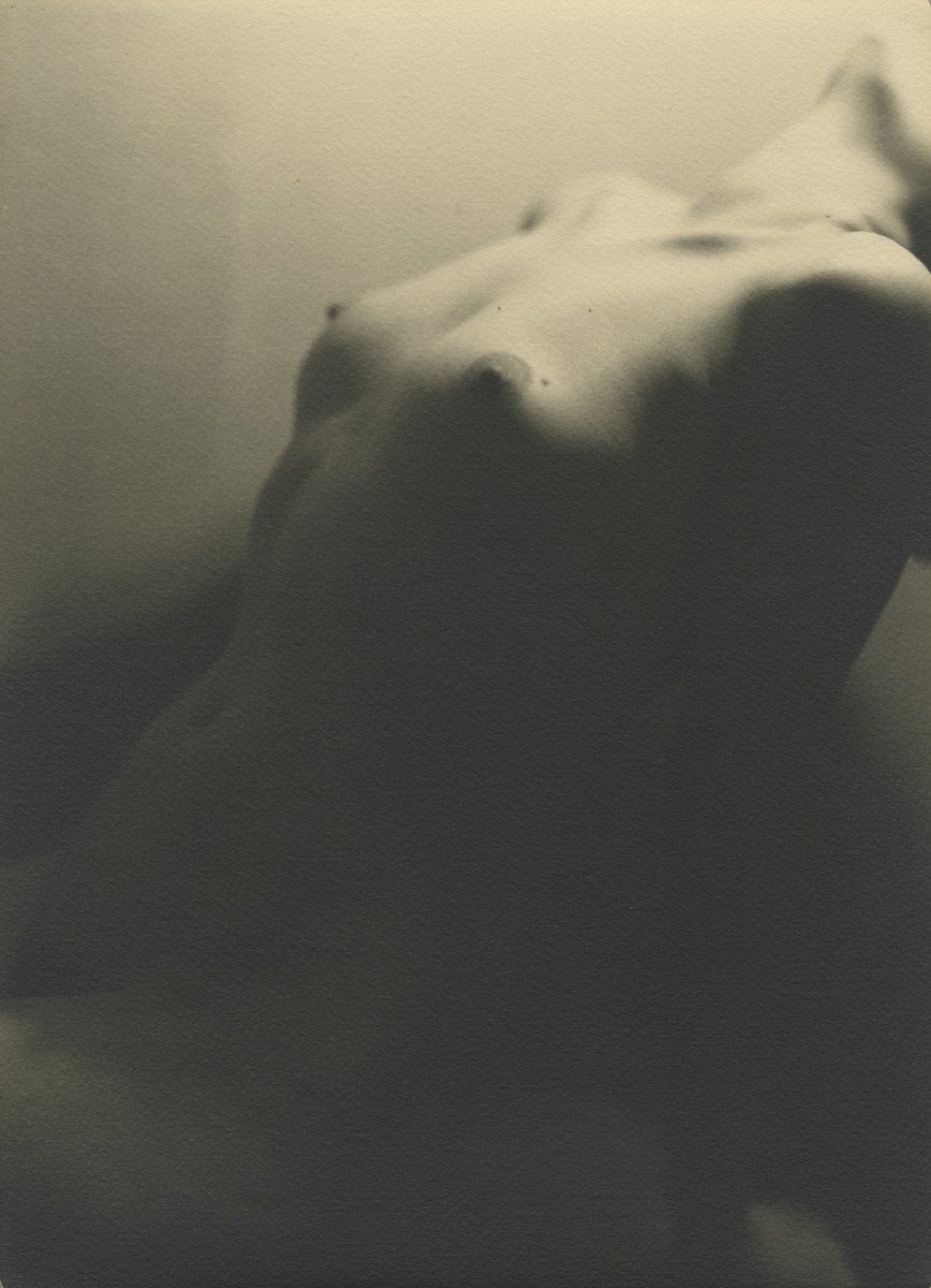 tommasson76's tweet photo. Untitled, 1927.

Laure Albin-Guillot. https://t.co/ZJ2au3soHs