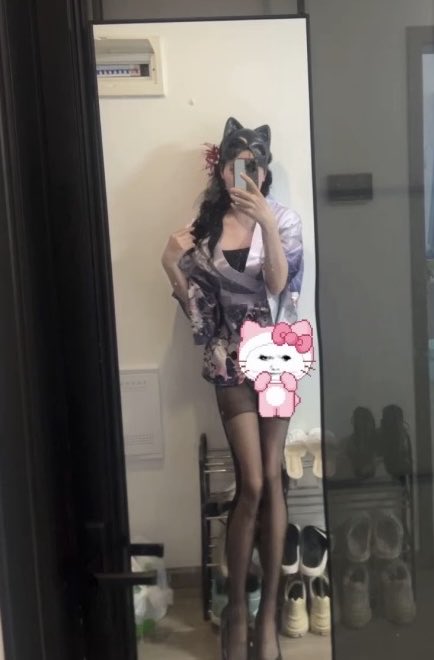 9090_mm's tweet photo. 感觉我的腿型好好呀，我的胸型什么时候才能好看一点呀，看来还是要吃糖，来改变我的胸型
#含糖 #hrt #mtf https://t.co/tfD8U0N1mR