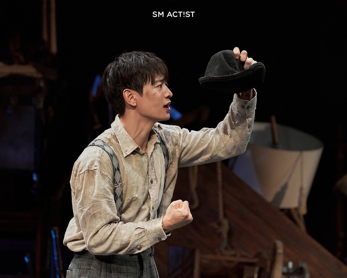 retrotesque's tweet photo. Being a theater actor is a childhood dream of Minho's 🥺

🐿️ When I saw my first play I was 20 yo. I was like, "Someday, I'll stand on that stage too." https://t.co/dF4Lcal3ks