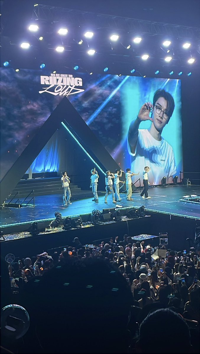 mywonbean's tweet photo. happy 3rd anniversary, my riize!!! imy everydayyyyyy 

Three Years of Rising Together
#라이즈와_브리즈_계속될_우리이야기
#RIIZE_Our_3rdChapter https://t.co/KR5SbwOlJ0